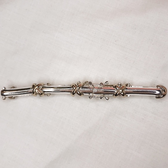 Silver Tinted Link Bracelet with X Shaped Links - Picture 3 of 4